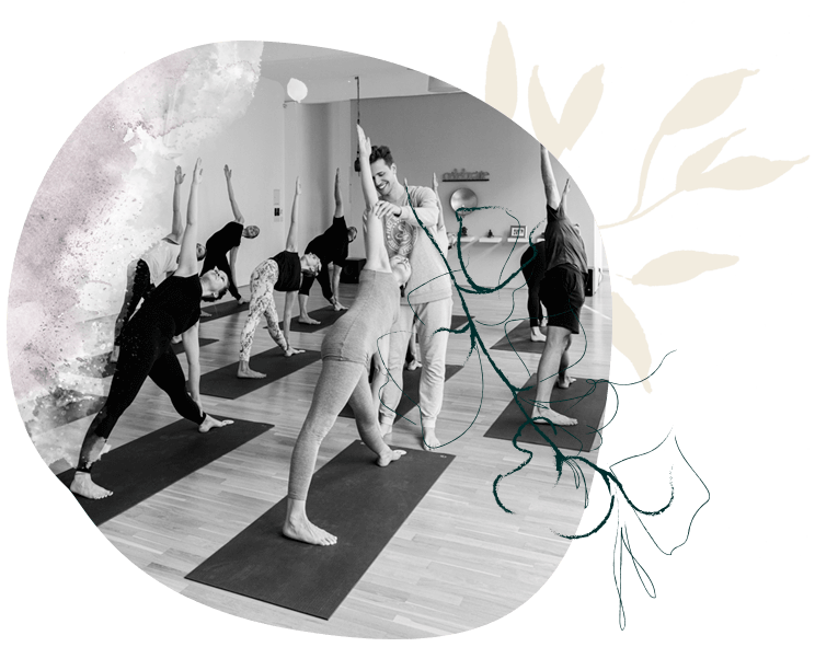 Yoga Kurs Berlin mit Moritz Ulrich bei einer Yoga Übung